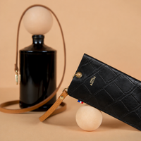 Isaure large – Étui à lunettes en cuir avec mousqueton
