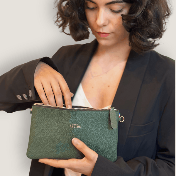 Juliette two-tone flat clutch